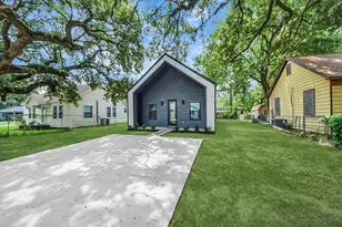 605 E Murrill Ave, Baytown, TX 77520 - Photo 1