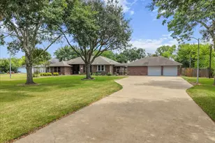 5255 Beaver Rd, Santa Fe, TX 77517 - Photo 2