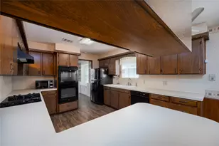 5821 Russell Ln Ln, Baytown, TX 77521 - Photo 14