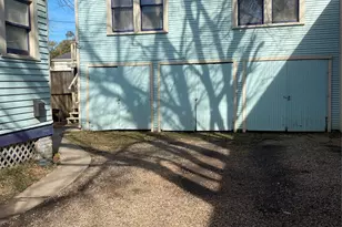 939 1/2 Byrne St, Houston, TX 77009 - Photo 2