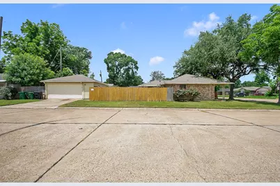 4923 Saxon Drive, Houston, TX 77092 - Photo 4