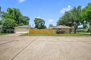 4923 Saxon Dr, Houston, TX 77092 - Photo 4