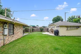 4923 Saxon Dr, Houston, TX 77092 - Photo 32