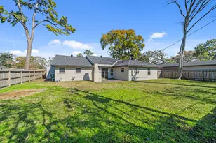 10151 Brinwood Dr, Houston, TX 77043 - Photo 24