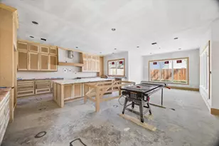 1050 W 42nd St, Houston, TX 77018 - Photo 8