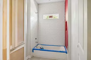 1050 W 42nd St, Houston, TX 77018 - Photo 18