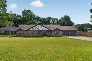 711 Baker Dr, Tomball, TX 77375 - Photo 1