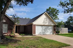 2215 Lady Leslie Ln, Pearland, TX 77581 - Photo 2
