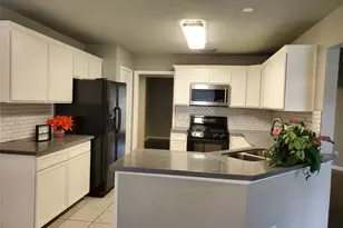 2215 Lady Leslie Ln, Pearland, TX 77581 - Photo 4
