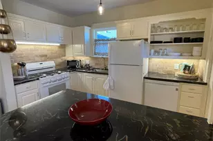 1604 Castle Ct St, Houston, TX 77006 - Photo 10