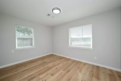 247 E Janisch Rd, Houston, TX 77022 - Photo 16