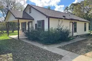 1131 W Front St, Sealy, TX 77474 - Photo 1