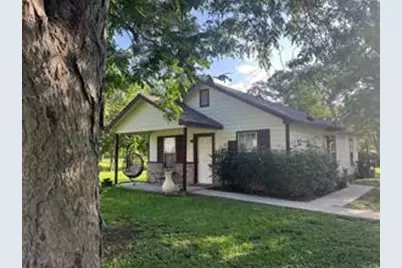 1131 W Front Street, Sealy, TX 77474 - Photo 1