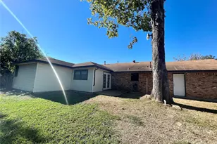 101 Pin Oak Dr, Baytown, TX 77520 - Photo 8