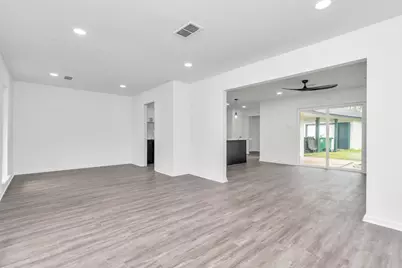 5006 Heatherbloom Drive, Houston, TX 77045 - Photo 6