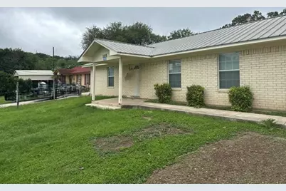 105 6th Street, Ingram, TX 78025 - Photo 2