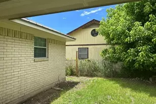 105 6th St, Ingram, TX 78025 - Photo 16