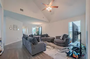 10914 Webber Ln, Texas City, TX 77591 - Photo 8