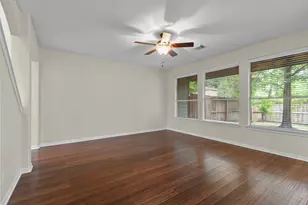 142 W Burberry Cir, The Woodlands, TX 77384 - Photo 10