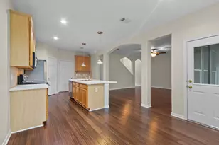142 W Burberry Cir, The Woodlands, TX 77384 - Photo 18