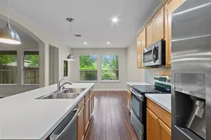 142 W Burberry Cir, The Woodlands, TX 77384 - Photo 12