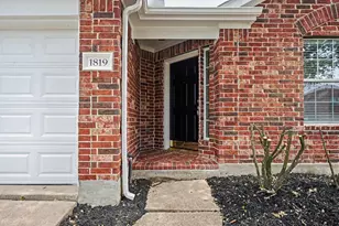 1819 Manor Dr, Baytown, TX 77521 - Photo 4
