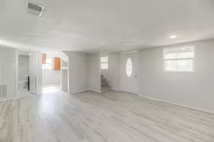 328 W Sherwood Dr, Livingston, TX 77351 - Photo 4