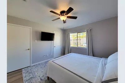 10 April Point Drive S, Conroe, TX 77356 - Photo 18