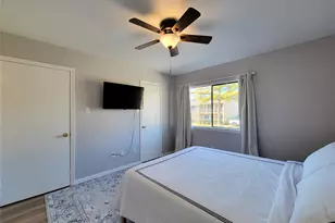 10 April Point Dr S, Conroe, TX 77356 - Photo 18