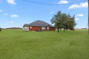 6908 Westgate St, Wallis, TX 77485 - Photo 34