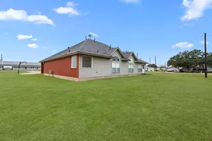 6908 Westgate St, Wallis, TX 77485 - Photo 32