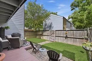 731 Worthshire St, Houston, TX 77008 - Photo 2