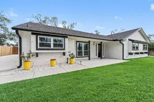 28814 Holly Hill Dr, Shenandoah, TX 77381 - Photo 2