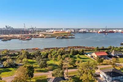 611 S Shady Lane, La Porte, TX 77571 - Photo 4