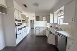 350 S Amherst Dr, West Columbia, TX 77486 - Photo 8