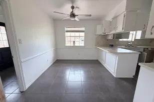 350 S Amherst Dr, West Columbia, TX 77486 - Photo 10