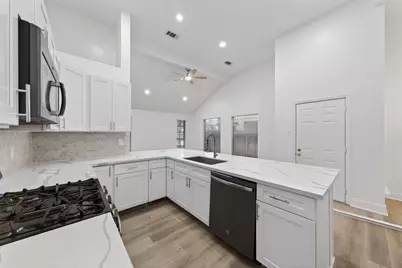 4735 Woodford Street, Baytown, TX 77521 - Photo 18