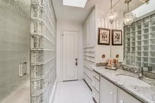 2011 Canongate Dr, Houston, TX 77056 - Photo 14