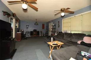 405 Center Way St, Lake Jackson, TX 77566 - Photo 10