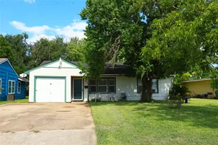 405 Center Way St, Lake Jackson, TX 77566 - Photo 1
