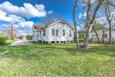 2012 Avenue F, Dickinson, TX 77539 - Photo 2