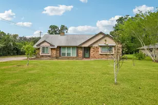 401 Southern Oaks Dr, Lake Jackson, TX 77566 - Photo 1