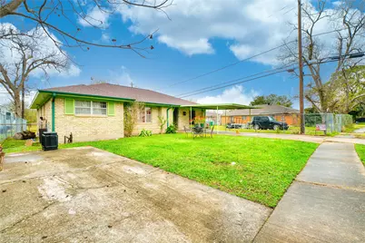 4931 Mercedes Lane, Houston, TX 77022 - Photo 26