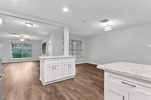 5747 Thrush Dr, Houston, TX 77033 - Photo 6