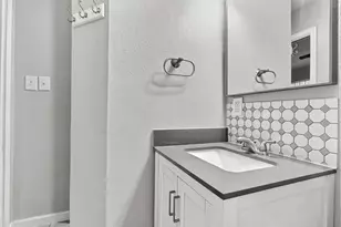 5747 Thrush Dr, Houston, TX 77033 - Photo 28