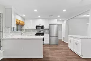5747 Thrush Dr, Houston, TX 77033 - Photo 22
