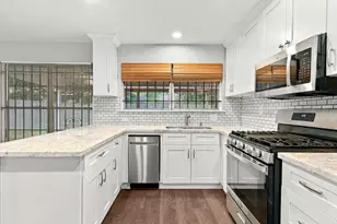5747 Thrush Dr, Houston, TX 77033 - Photo 20