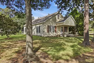 700 Alamo St, Rosenberg, TX 77471 - Photo 1