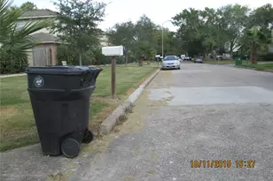 10834 Sugar Hill Dr, Houston, TX 77042 - Photo 2