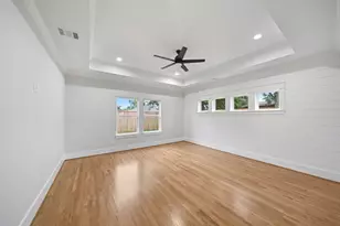 8025 Cedel Dr, Houston, TX 77055 - Photo 16